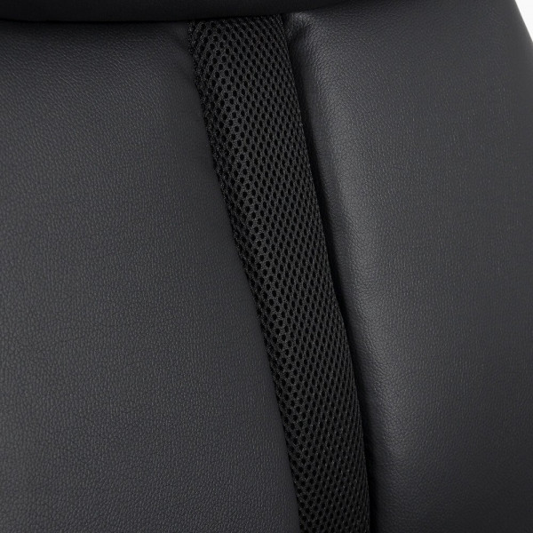 Директорски стол в черен цвят.