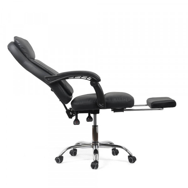 Директорски стол в черен цвят.